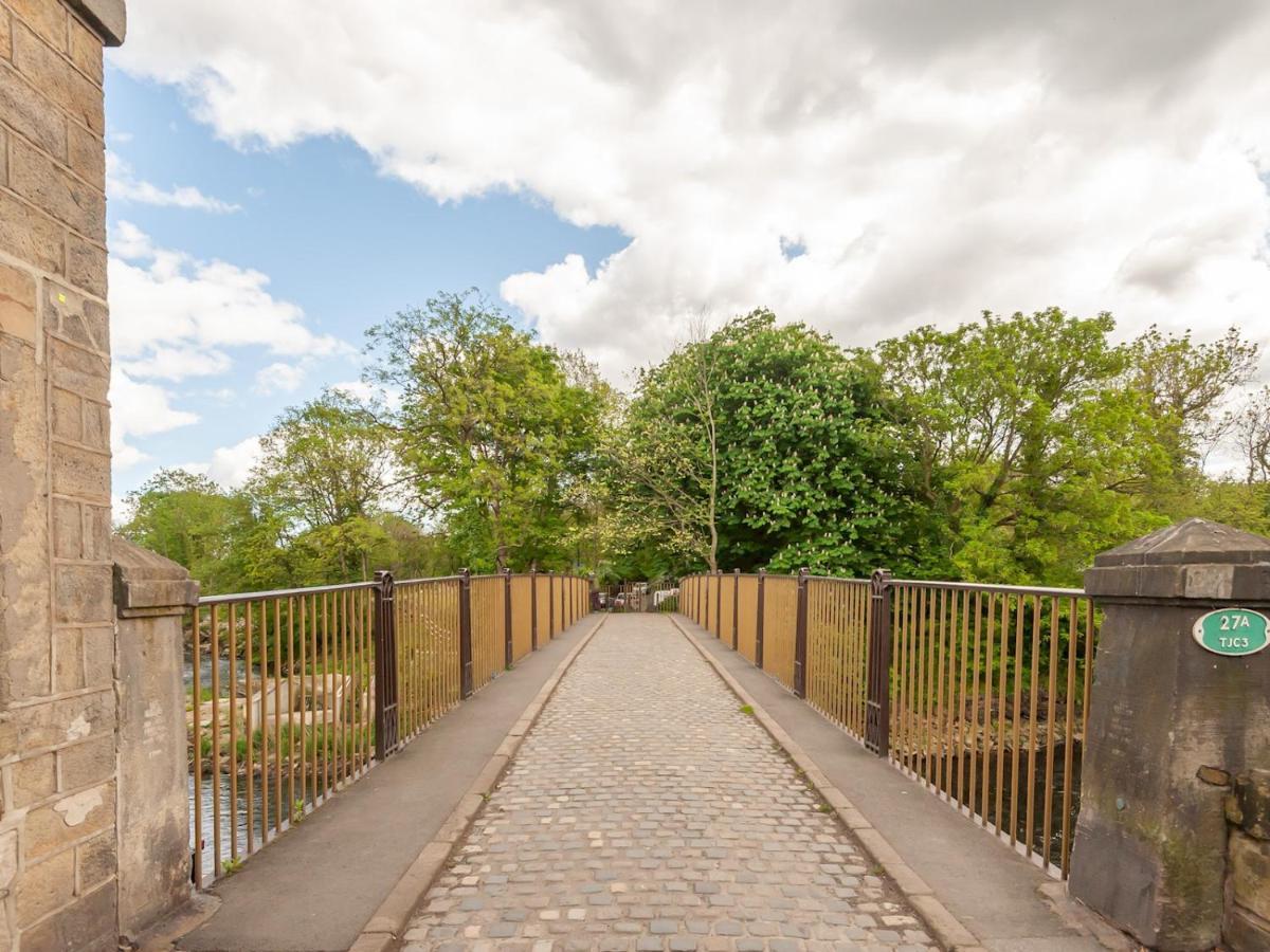 Pass The Keys Couples Haven On The Banks Of The River Aire Apartment Leeds  Exterior photo